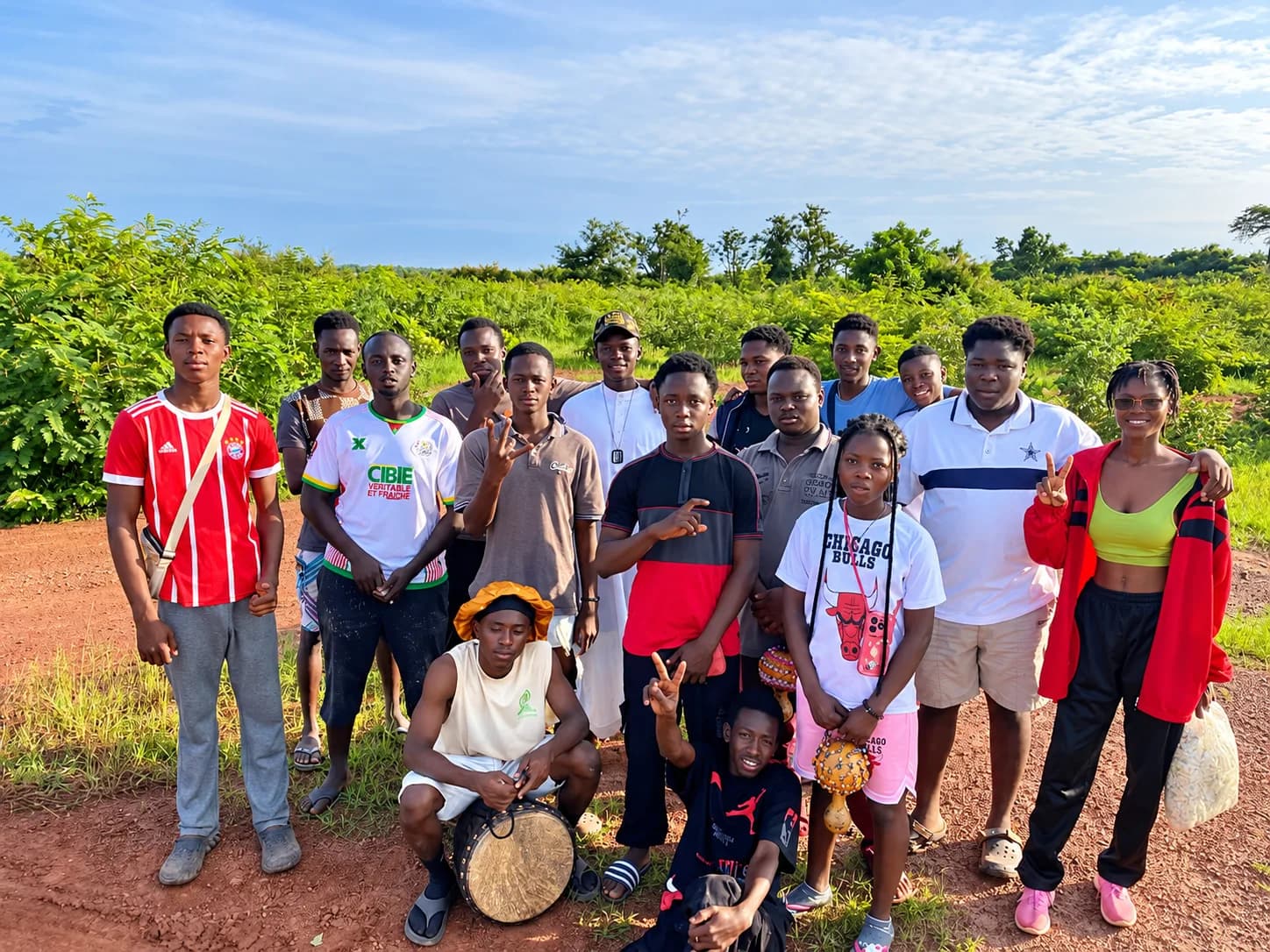 Groupe de jeunes participants au Camp Vacances Éco-Citoyen de Komsilga